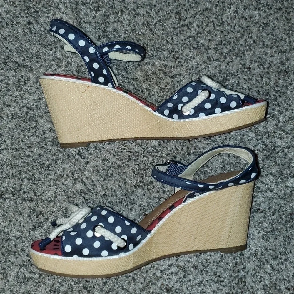 Sperry Polka-dot Sandals feature a blue & white polka dot design with rope bow